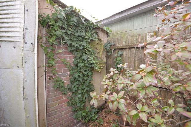 2011 Holladay ST, Portsmouth, VA 23704