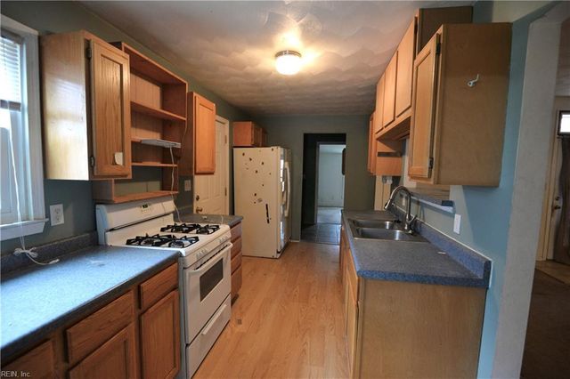 2011 Holladay ST, Portsmouth, VA 23704