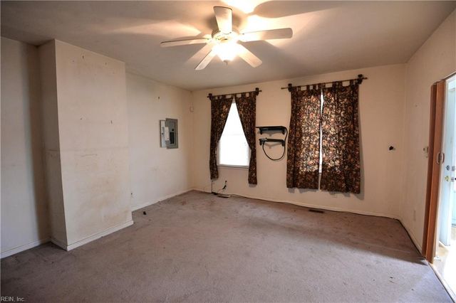 2011 Holladay ST, Portsmouth, VA 23704