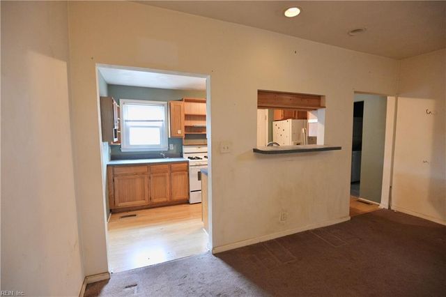 2011 Holladay ST, Portsmouth, VA 23704