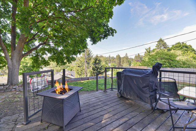 5925 N Ridgeview Pl, Spokane, WA 99205