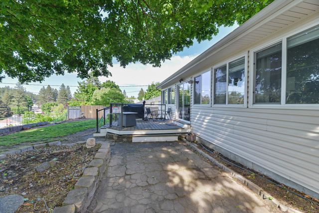 5925 N Ridgeview Pl, Spokane, WA 99205