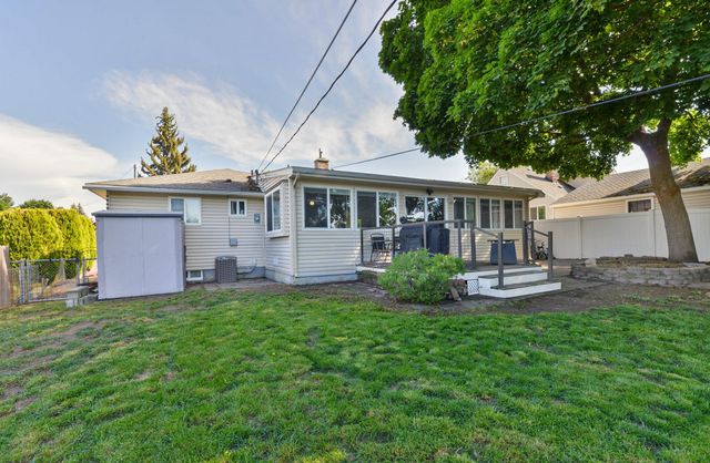 5925 N Ridgeview Pl, Spokane, WA 99205