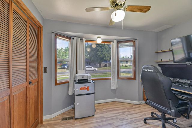 5925 N Ridgeview Pl, Spokane, WA 99205