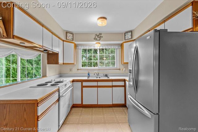 31613 Grennada Street, Livonia, MI 48154