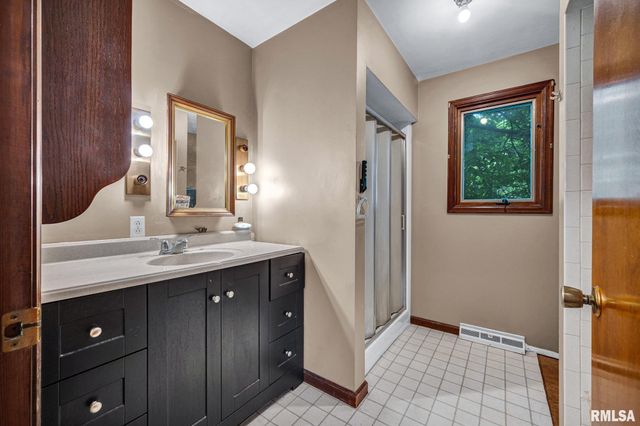 4330 S Banbury Cove, Mapleton, IL 61547