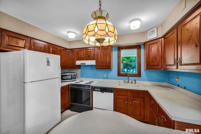 4330 S Banbury Cove, Mapleton, IL 61547
