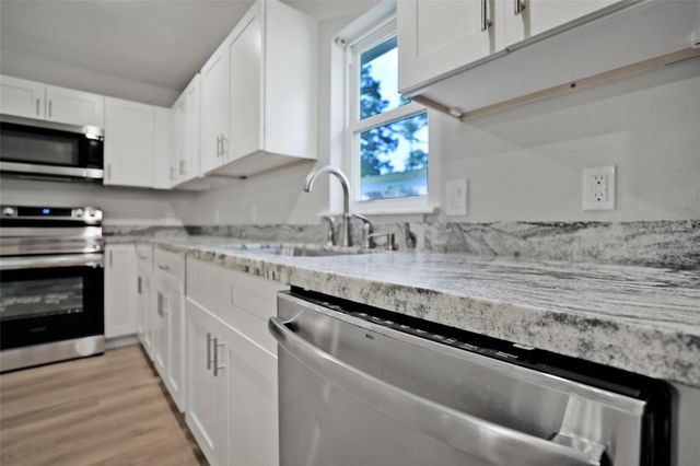 11712 White Cedar Street, Willis, TX 77318