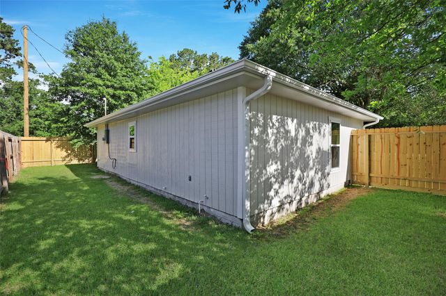 11712 White Cedar Street, Willis, TX 77318