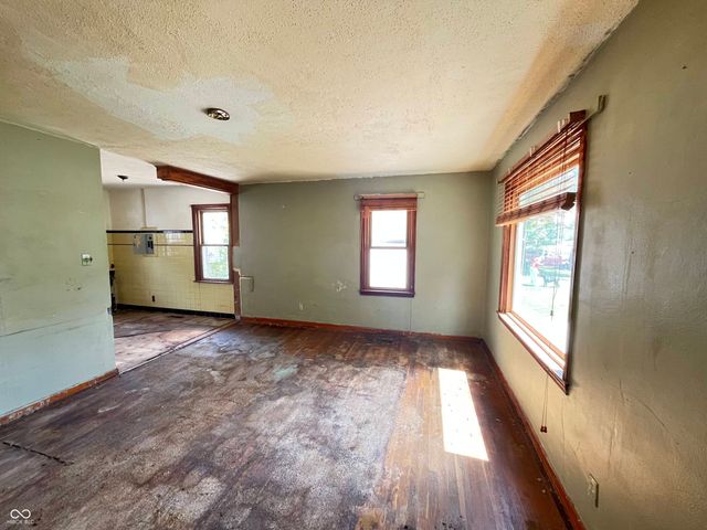 712 N Parkway Drive, Anderson, IN 46013