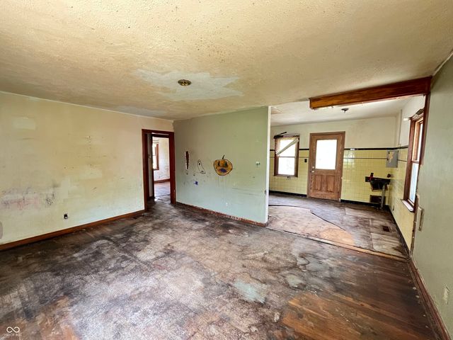 712 N Parkway Drive, Anderson, IN 46013