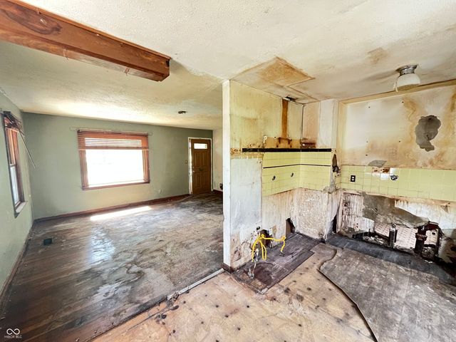 712 N Parkway Drive, Anderson, IN 46013