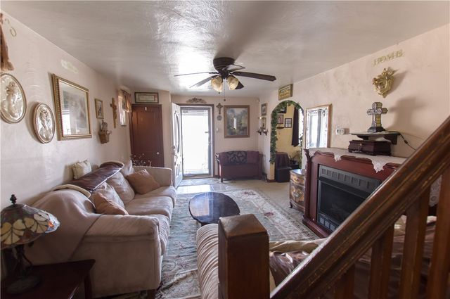 931 Liberty St, Mckees Rocks, PA 15136