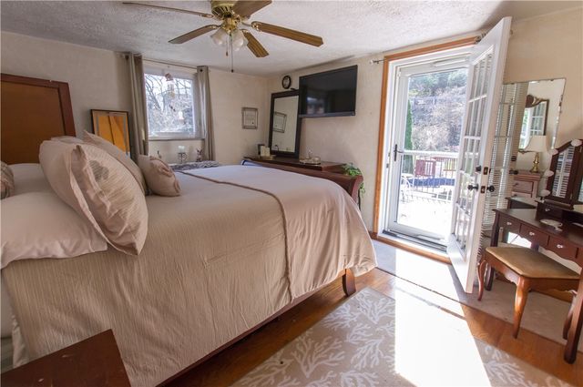 931 Liberty St, Mckees Rocks, PA 15136