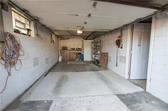 931 Liberty St, Mckees Rocks, PA 15136