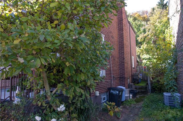 931 Liberty St, Mckees Rocks, PA 15136