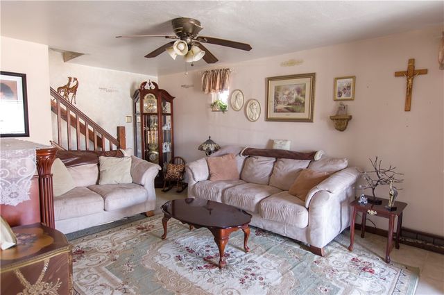 931 Liberty St, Mckees Rocks, PA 15136