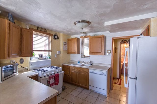 931 Liberty St, Mckees Rocks, PA 15136