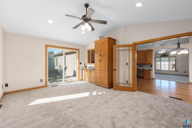 6300 S Mustang Ave Avenue, Sioux Falls, SD 57108