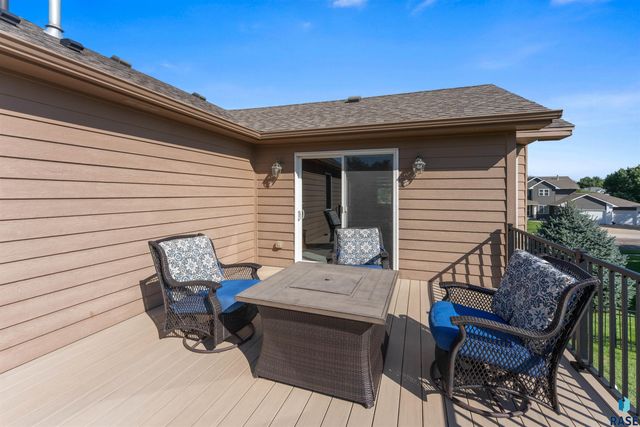 6300 S Mustang Ave Avenue, Sioux Falls, SD 57108