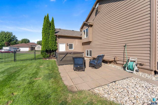6300 S Mustang Ave Avenue, Sioux Falls, SD 57108
