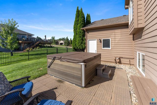 6300 S Mustang Ave Avenue, Sioux Falls, SD 57108