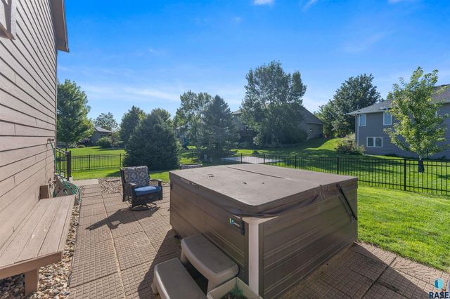 6300 S Mustang Ave Avenue, Sioux Falls, SD 57108