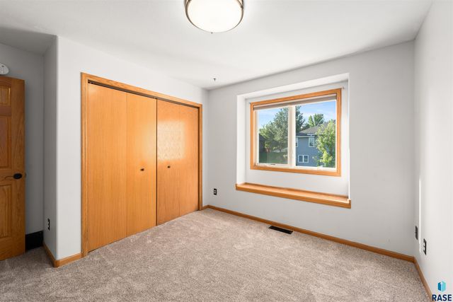 6300 S Mustang Ave Avenue, Sioux Falls, SD 57108