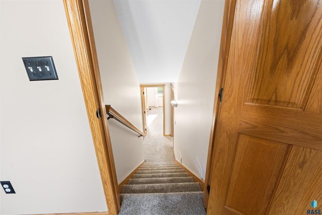 6300 S Mustang Ave Avenue, Sioux Falls, SD 57108