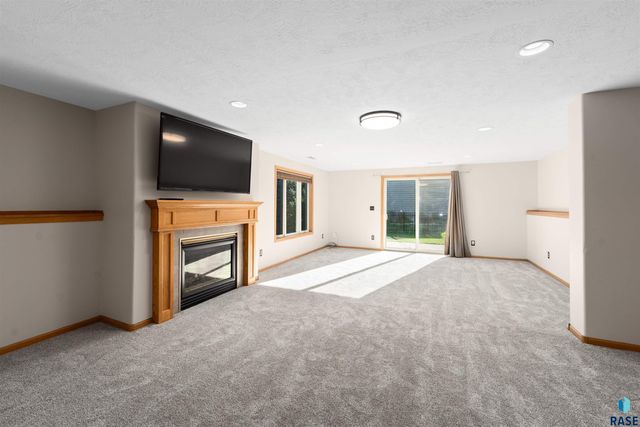 6300 S Mustang Ave Avenue, Sioux Falls, SD 57108