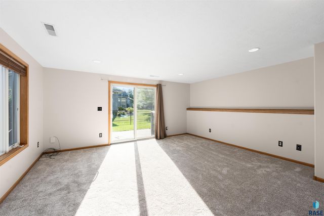 6300 S Mustang Ave Avenue, Sioux Falls, SD 57108