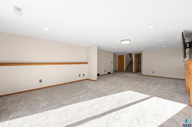 6300 S Mustang Ave Avenue, Sioux Falls, SD 57108