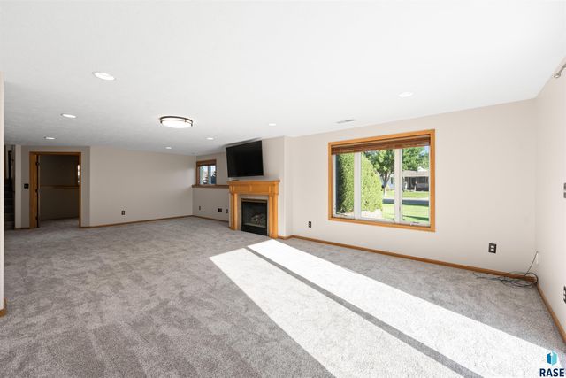 6300 S Mustang Ave Avenue, Sioux Falls, SD 57108