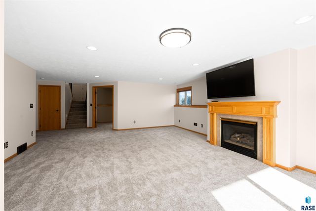 6300 S Mustang Ave Avenue, Sioux Falls, SD 57108