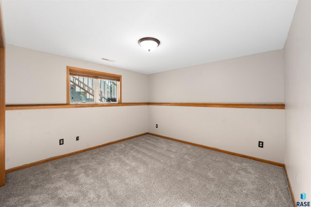 6300 S Mustang Ave Avenue, Sioux Falls, SD 57108