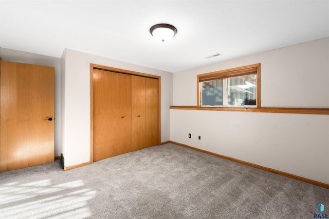 6300 S Mustang Ave Avenue, Sioux Falls, SD 57108