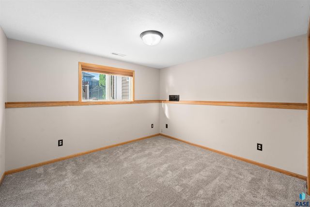 6300 S Mustang Ave Avenue, Sioux Falls, SD 57108