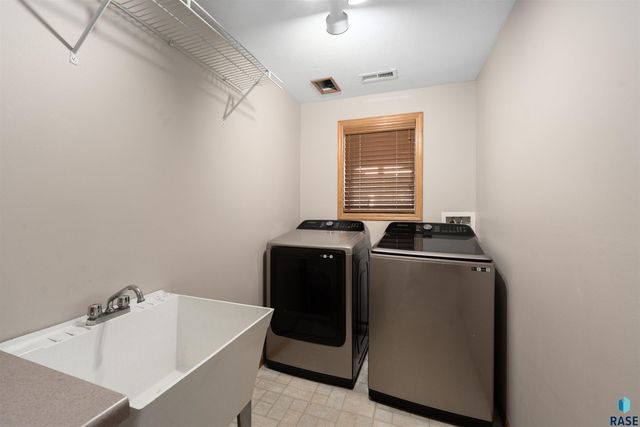 6300 S Mustang Ave Avenue, Sioux Falls, SD 57108