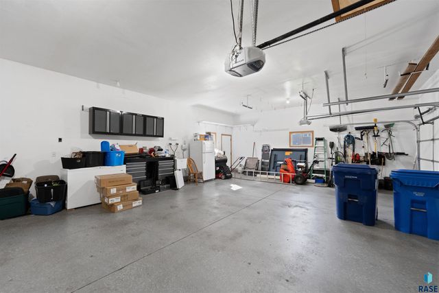 6300 S Mustang Ave Avenue, Sioux Falls, SD 57108