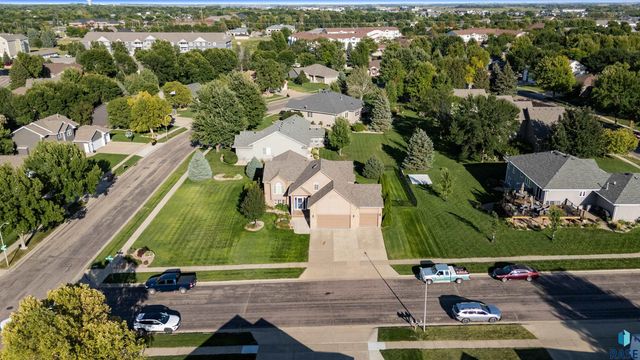 6300 S Mustang Ave Avenue, Sioux Falls, SD 57108