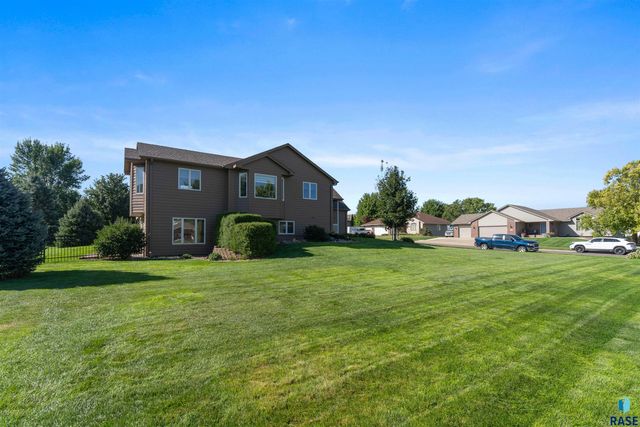 6300 S Mustang Ave Avenue, Sioux Falls, SD 57108