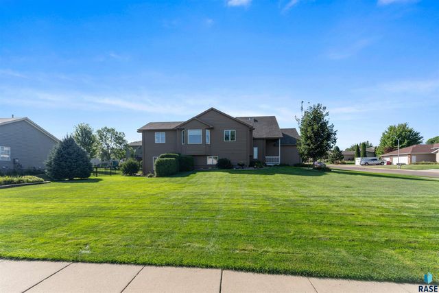 6300 S Mustang Ave Avenue, Sioux Falls, SD 57108
