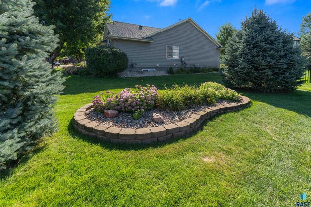 6300 S Mustang Ave Avenue, Sioux Falls, SD 57108