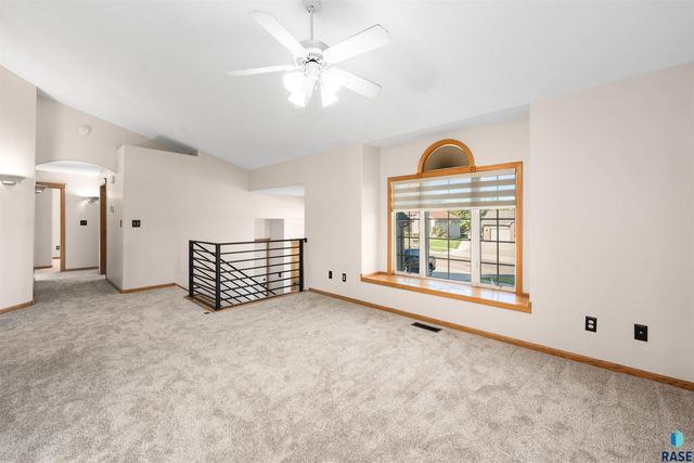 6300 S Mustang Ave Avenue, Sioux Falls, SD 57108