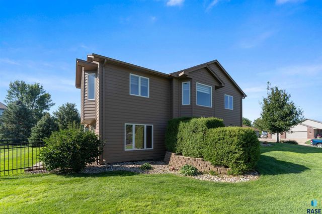 6300 S Mustang Ave Avenue, Sioux Falls, SD 57108
