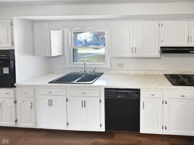 7459 Harcourt Road, Indianapolis, IN 46260