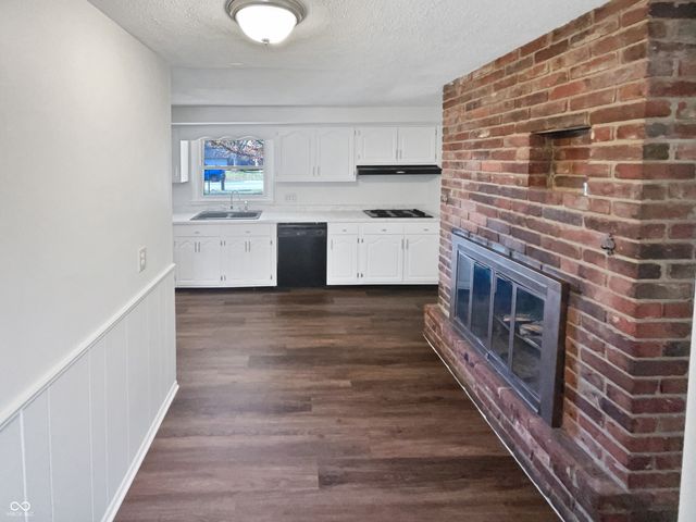 7459 Harcourt Road, Indianapolis, IN 46260