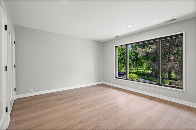 411 Woodland Court, Glenview, IL 60025