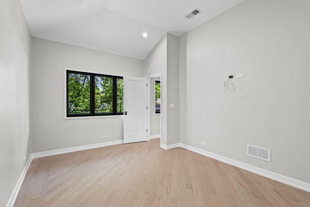 411 Woodland Court, Glenview, IL 60025