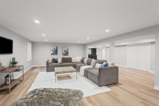 411 Woodland Court, Glenview, IL 60025